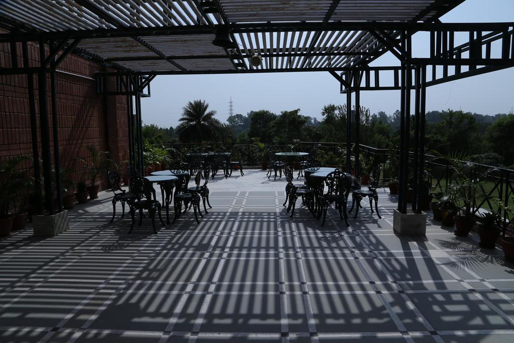 Oyo Premium Gurudwara Nada Sahib Hotel Panchkula Buitenkant foto