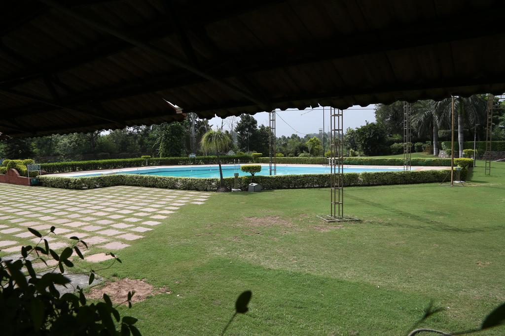 Oyo Premium Gurudwara Nada Sahib Hotel Panchkula Buitenkant foto